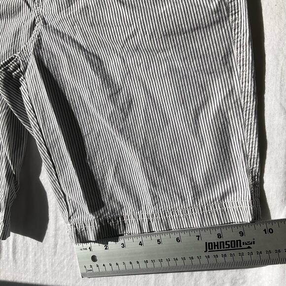 Dockers Women’s Casual Striped Shorts size 10, White & Blue - Picture 3 of 9